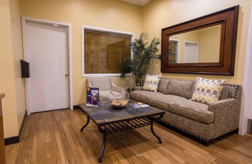 Napa Hotel | 2 Elegant Units | 1.2 mil to Napa Opera House | Onsite Pool | Free Parking