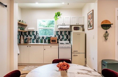 Calabasas Apartment | 2 Gorgeous Apartments for the Price of 1: Comfy beds, Fireplace, Mountain View