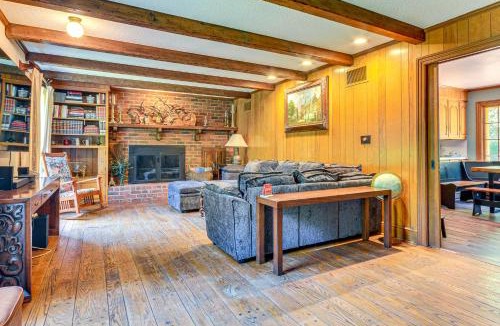 Thomasville House | 2 Mi to Main St Thomasville: Family Home w/Games
