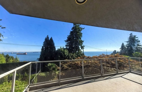 West Vancouver House | 2 minutes walk to Sandy Cove Beach! Serene retreat with ocean&city views