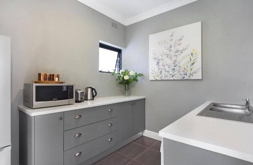 Tokai House | 2 On Lismore Guesthouse 11