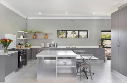 Tokai House | 2 On Lismore Guesthouse 11