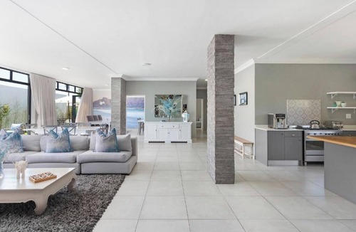Tokai House | 2 On Lismore Guesthouse 11