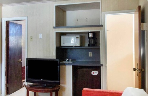 Wilkes-Barre Apartment | 2 Queen Bed|Non-Smoking