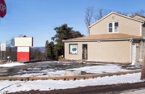 Wilkes-Barre Apartment | 2 Queen Bed|Non-Smoking