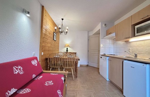 Flumet Apartment | 2-room apartment in Flumet - sleeps 4, pool, pets allowed
