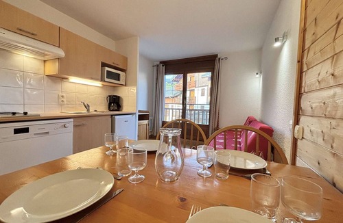 Flumet Apartment | 2-room apartment in Flumet - sleeps 4, pool, pets allowed