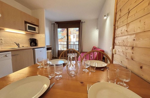 Flumet Apartment | 2-room apartment in Flumet - sleeps 4, pool, pets allowed