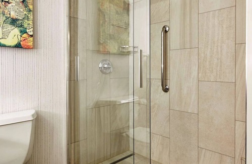 Friendship Heights Hotel | 2 Stylish Suites Near Metro! Onsite Dining, Indoor Pool and Free Breakfast!