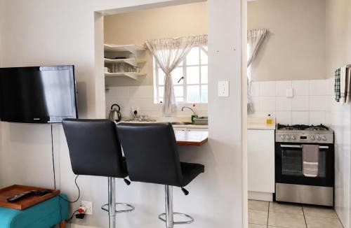 Linden Apartment | 2# Tranquility Cottage, Power inverter, fast WiFi Linden