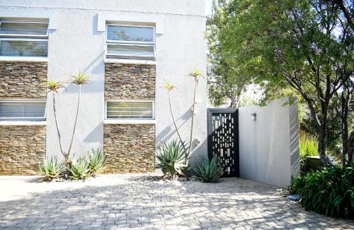 Woodmead House | 20 ON WOODLANDS