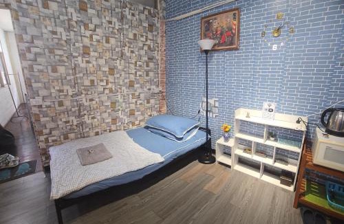 Lat Yao Apartment | 211 Spacious studio with breezy fan full amenities with free Wi-Fi