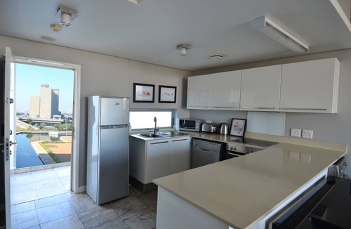 Victoria and Alfred Waterfront Apartment | 214 Harbor Bridge Apartment