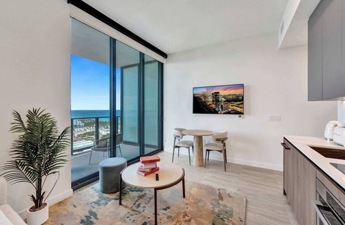 North Beach Condo | 21st-Floor 1BR | Beach Access, Pool & Skyline
