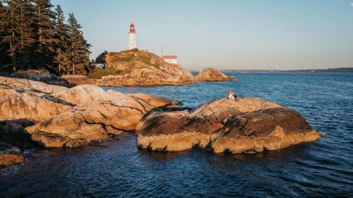 West Vancouver House | 2BD Guest Suite Sleeps 6 Near Downtown & Beach