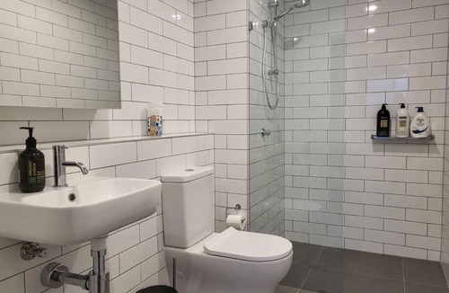 Gungahlin Apartment | 2BR@Luxury&Stylish Top Floor Apt,Pool,Parking,View