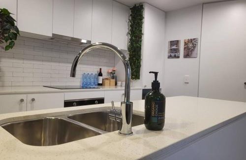 Gungahlin Apartment | 2BR@Luxury&Stylish Top Floor Apt,Pool,Parking,View