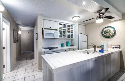 Nazareth Condo | 2br on Cowpet Beach w/Huge pool & 2 restaurants!