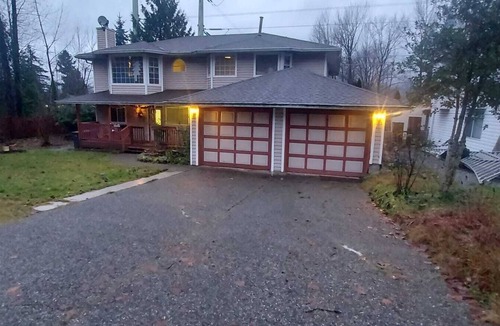 Coquitlam House | 2BR + Workspace & Mini-Gym unit. Mountain Views. Near Transit. Pets on approval.