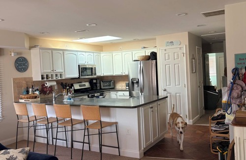 Gold Coast Condo | 2nd floor, 3BR/2BA condo + ROOF DECK, Beach Block in the Gold Coast, Linens incl