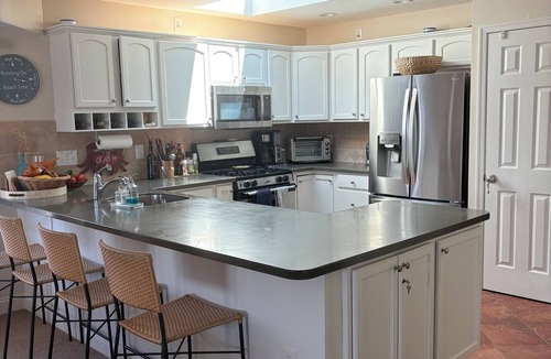 Gold Coast Condo | 2nd floor, 3BR/2BA condo + ROOF DECK, Beach Block in the Gold Coast, Linens incl