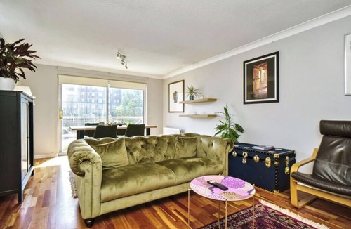 Comely Bank Apartment | 3 bed central location and private access to entire property.