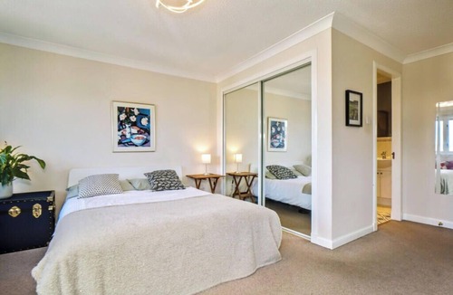 Comely Bank Apartment | 3 bed central location and private access to entire property.