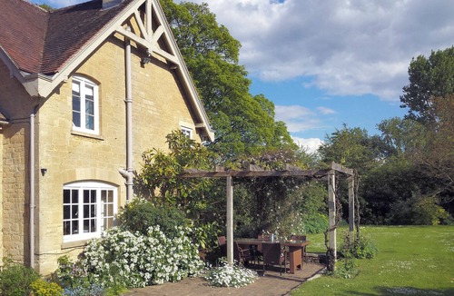Chipping Norton Cottage | 3 bedroom accommodation in Bruern, near Chipping Norton