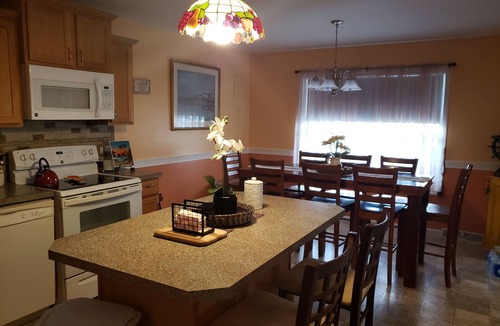 Villas House | 3 bedroom down the street from the Bay (small dog allowed for a fee)