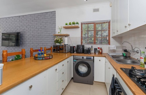 Constantia House | 3 Bedroom Family Home, Pool & Garden. Upper Constantia, Cape Town