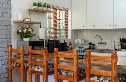 Constantia House | 3 Bedroom Family Home, Pool & Garden. Upper Constantia, Cape Town
