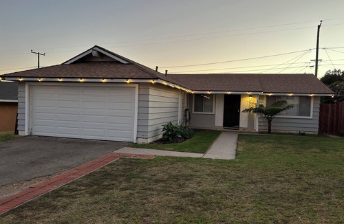 Santa Paula House | 3-bedroom house in Santa Paula.nPrivate back yard BBQ's and park nearby.