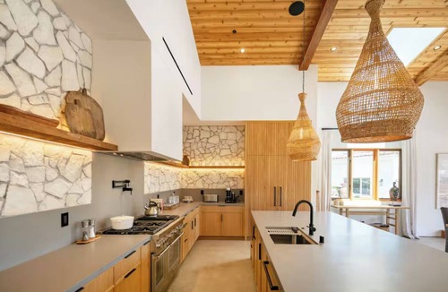 Agoura Hills House | 3-bedroom Mountain-View Farmhouse Ranch Retreat in the Santa Monica Mountains
