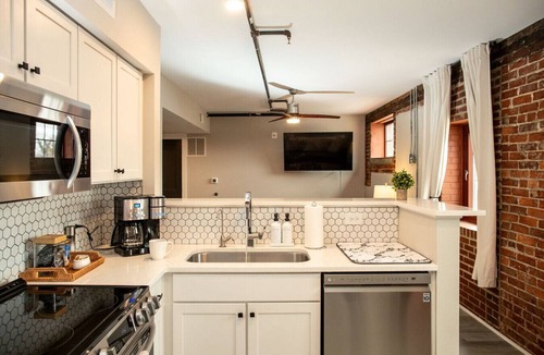 Jonesville Apartment | 3 Bedroom Suite Downtown Elkin Yadkin Valley, Ground Floor, Dog-Friendly