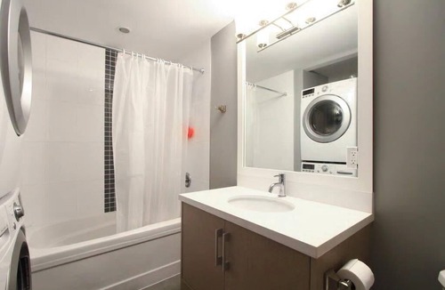 Riley Park-Little Mountain House | 3 Br 1.5 Ba private suite by Queen Elizabeth Park near Canada Line skytrain