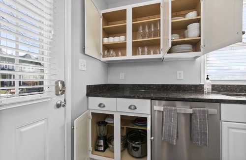 Northeast Bed & Breakfast | 3 DC Homes | Host Up to 30 Guests
