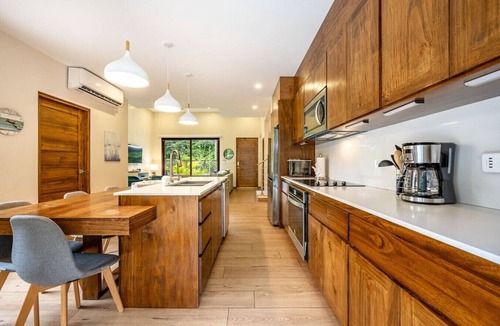 Potrero Ski Chalet | 3 King Suites | Pool, Outdoor Oasis | Casa Coralis