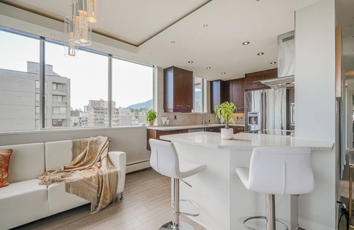 Ambleside Condo | 3 minute walk to the beach! NEW LISTING! MAJOR INTERNATIONAL SPORTING EVENT Home Base! Luxury Waterfront Condo