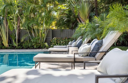 Dolphin Isles House | 3 minutes walk to the Beach Family Vacation Home with Private Pool and Jacuzzi