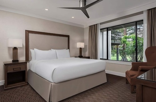 Napa Hotel | 3 Spacious Suites Near Andretti Winery, Pool, Onsite Golf Course, FREE Parking!