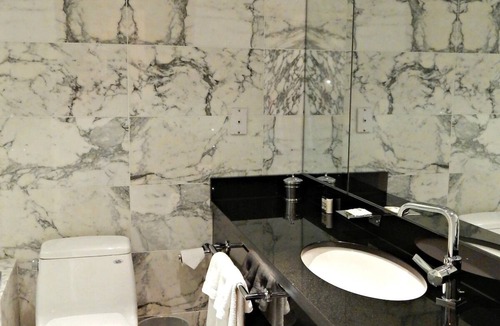 Kalorama Heights Hotel | 3 Superior Rooms for Family Stay | 1.9 Miles Away from The National Mall!
