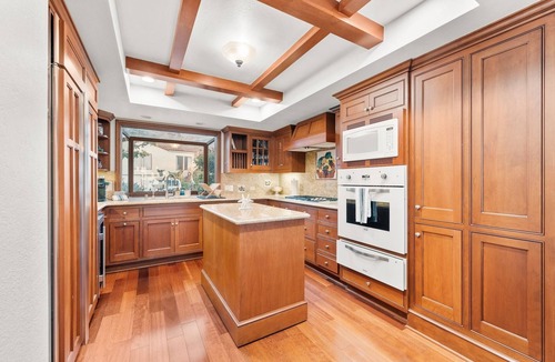 Ventura House | 30+ Stay! Family Getaway Great Location, Mins2Sand