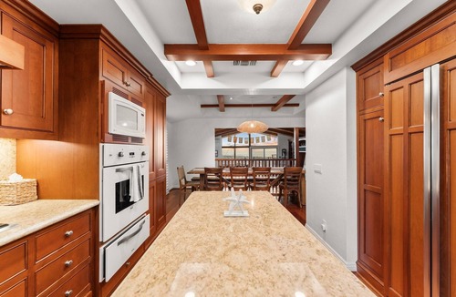 Ventura House | 30+ Stay! Family Getaway Great Location, Mins2Sand