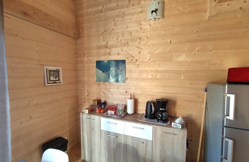 Queige Ski Chalet | 35 m² detached wooden chalet with terrace overlooking the mountains