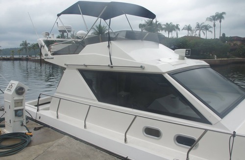 Angra dos Reis Boat Rental | 36-foot speedboat for private tours, accommodating up to 12 passengers.