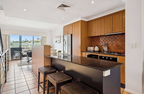 East Perth House | 3BR | City Views | 2 Car Park | Fast Wifi