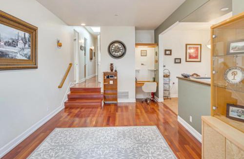 Thousand Oaks House | 3BR Mountain Retreat with 2 Executive Suites & Scenic Views Sleeps 6