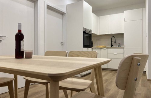 Zizkov Condo | 3BR Sleeps 8 Parking Balcony Near Shops