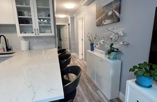 Hastings House | 4 Bdrm Contemporary City Oasis Near PNE