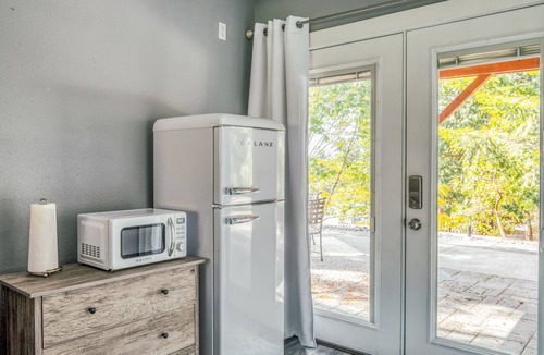 Kingsgate House | 4 Bedroom Sleep 8 Mt Rainier Views Hot Tub Huge Fenced Yard Valley View with AC